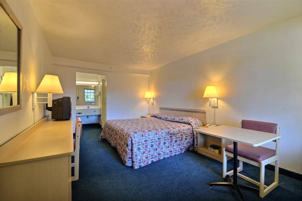 Days Inn By Wyndham Indianapolis South Εξωτερικό φωτογραφία